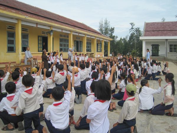 Phát 300 phần quà tại Quảng Nam và sự gặp gở người bạn chung trường ĐĐ. Thích Tâm Mẫn