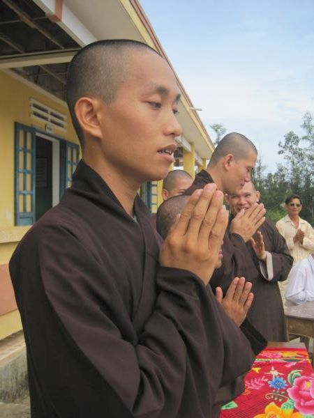 Phát 300 phần quà tại Quảng Nam và sự gặp gở người bạn chung trường ĐĐ. Thích Tâm Mẫn