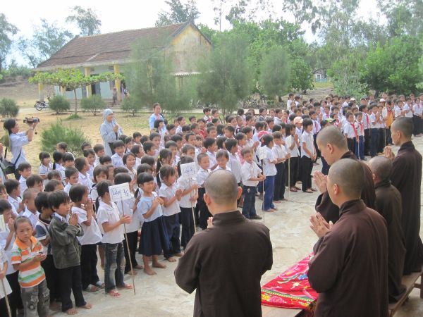 Phát 300 phần quà tại Quảng Nam và sự gặp gở người bạn chung trường ĐĐ. Thích Tâm Mẫn