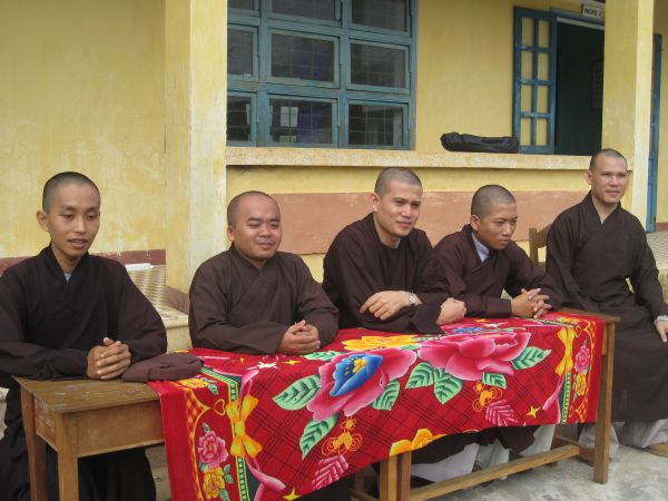 Phát 300 phần quà tại Quảng Nam và sự gặp gở người bạn chung trường ĐĐ. Thích Tâm Mẫn