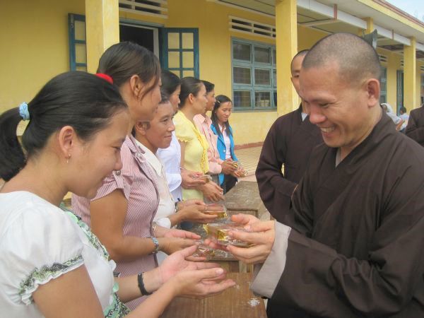 Phát 300 phần quà tại Quảng Nam và sự gặp gở người bạn chung trường ĐĐ. Thích Tâm Mẫn