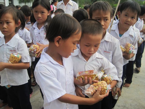 Phát 300 phần quà tại Quảng Nam và sự gặp gở người bạn chung trường ĐĐ. Thích Tâm Mẫn