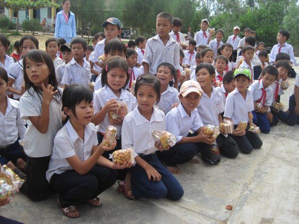 Phát 300 phần quà tại Quảng Nam và sự gặp gở người bạn chung trường ĐĐ. Thích Tâm Mẫn