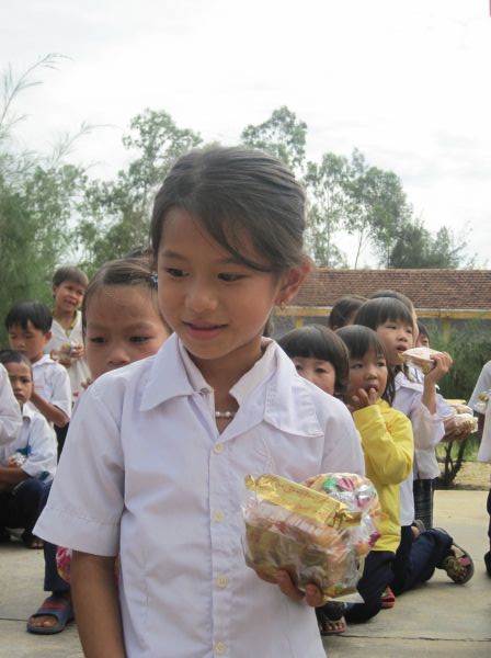 Phát 300 phần quà tại Quảng Nam và sự gặp gở người bạn chung trường ĐĐ. Thích Tâm Mẫn