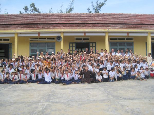 Phát 300 phần quà tại Quảng Nam và sự gặp gở người bạn chung trường ĐĐ. Thích Tâm Mẫn