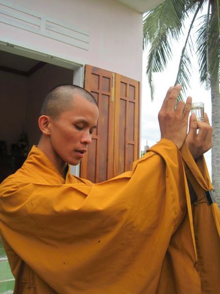 Phát 300 phần quà tại Quảng Nam và sự gặp gở người bạn chung trường ĐĐ. Thích Tâm Mẫn