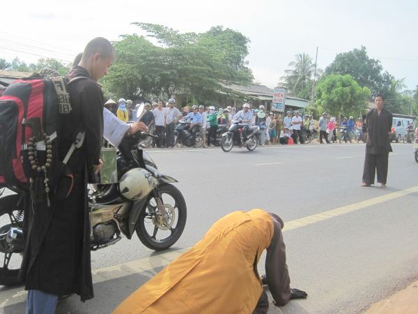 Phát 300 phần quà tại Quảng Nam và sự gặp gở người bạn chung trường ĐĐ. Thích Tâm Mẫn