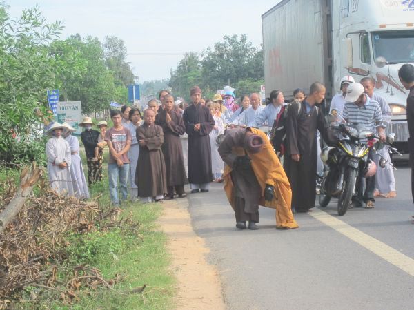 Phát 300 phần quà tại Quảng Nam và sự gặp gở người bạn chung trường ĐĐ. Thích Tâm Mẫn