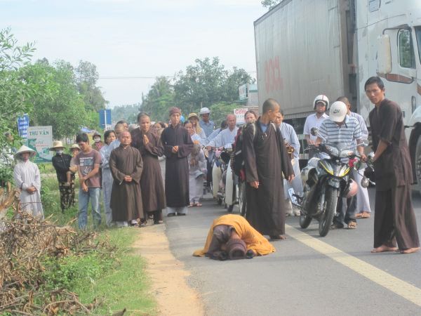 Phát 300 phần quà tại Quảng Nam và sự gặp gở người bạn chung trường ĐĐ. Thích Tâm Mẫn