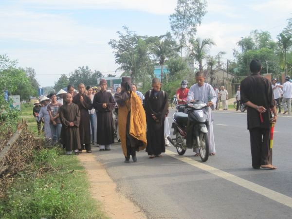 Phát 300 phần quà tại Quảng Nam và sự gặp gở người bạn chung trường ĐĐ. Thích Tâm Mẫn