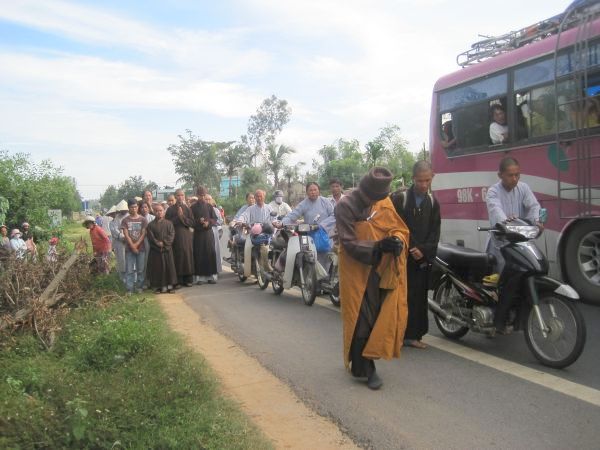 Phát 300 phần quà tại Quảng Nam và sự gặp gở người bạn chung trường ĐĐ. Thích Tâm Mẫn