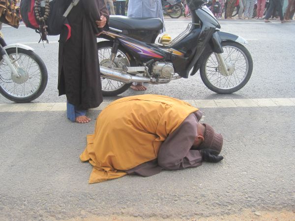 Phát 300 phần quà tại Quảng Nam và sự gặp gở người bạn chung trường ĐĐ. Thích Tâm Mẫn