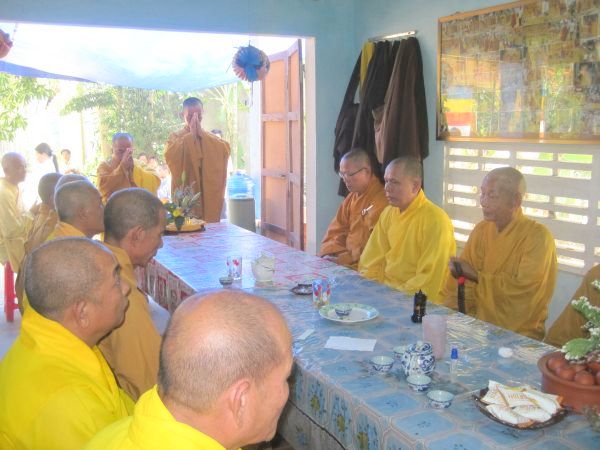 Quảng Ngãi: Huyền diệu đêm đốt nến cầu nguyện và phát 500 phần quà Trung thu