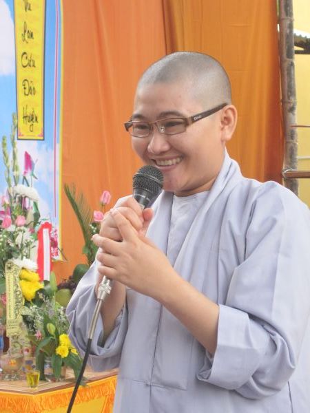 Quảng Ngãi: Huyền diệu đêm đốt nến cầu nguyện và phát 500 phần quà Trung thu