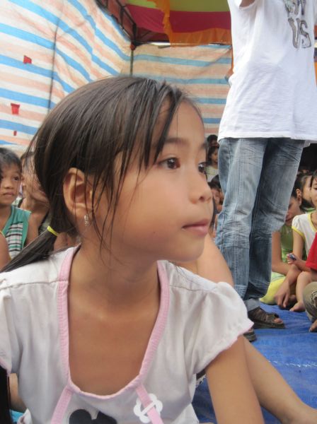 Quảng Ngãi: Huyền diệu đêm đốt nến cầu nguyện và phát 500 phần quà Trung thu