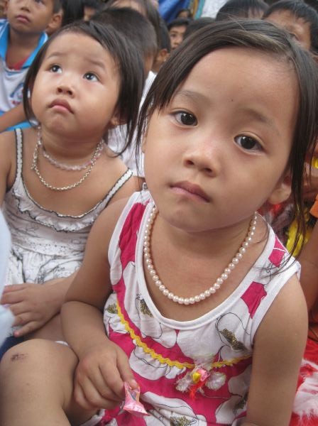 Quảng Ngãi: Huyền diệu đêm đốt nến cầu nguyện và phát 500 phần quà Trung thu