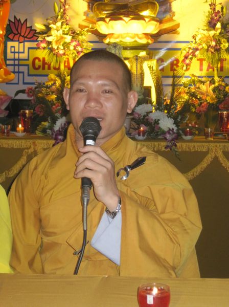 Quảng Ngãi: Huyền diệu đêm đốt nến cầu nguyện và phát 500 phần quà Trung thu