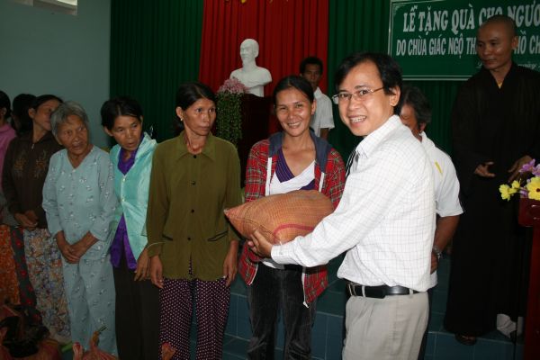 Đạo Phật Ngày Nay làm từ thiện tại Bà Rịa - Vũng Tàu