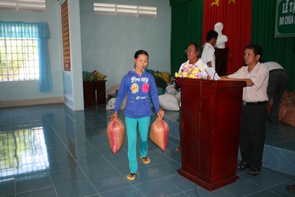 Đạo Phật Ngày Nay làm từ thiện tại Bà Rịa - Vũng Tàu