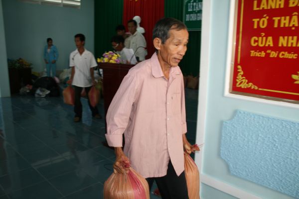 Đạo Phật Ngày Nay làm từ thiện tại Bà Rịa - Vũng Tàu