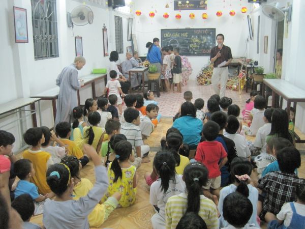 TPHCM: Đêm hội Trăng rằm tại chùa Giác Huệ