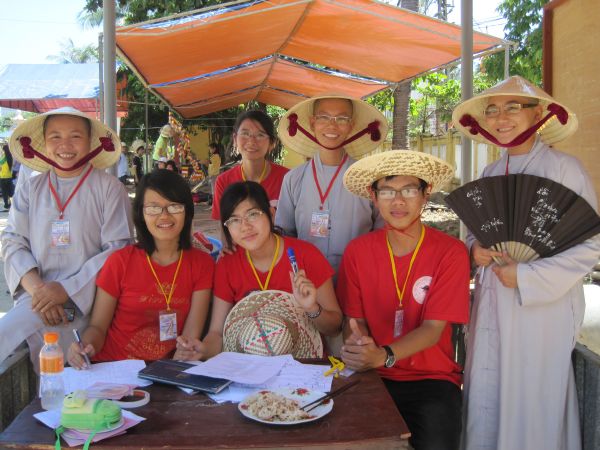 Hương hội hè – ngày đầu vào trại