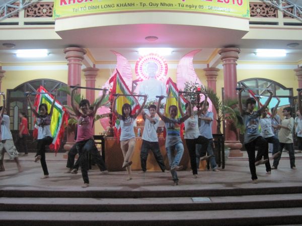 Hương hội hè – ngày đầu vào trại