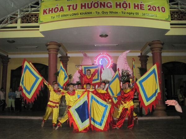 Chùm ảnh cuộc thi Văn nghệ và Duyên dáng áo lam của Hương hội hè 2010