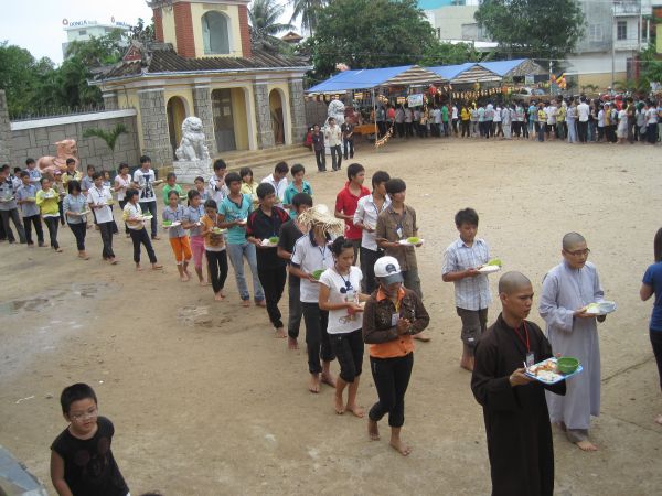 Chùm ảnh sinh hoạt ngày thứ ba khóa tu Hương hội hè - Bình Định