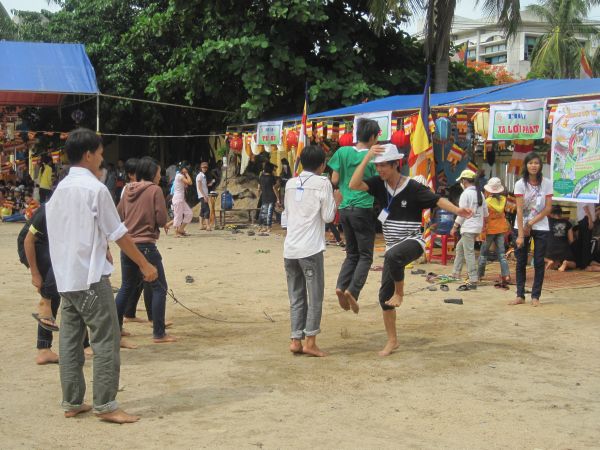 Chùm ảnh sinh hoạt ngày thứ ba khóa tu Hương hội hè - Bình Định