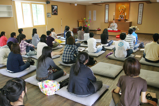 Sinh viên Quốc tế đến Liên Đăng Quốc Tế Thiền viện sinh hoạt Hè - Thu