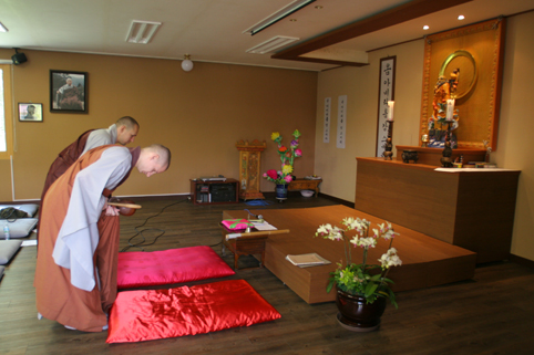 Sinh viên Quốc tế đến Liên Đăng Quốc Tế Thiền viện sinh hoạt Hè - Thu