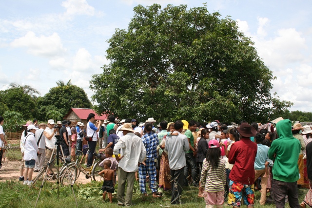 Phật giáo Hàn Quốc chia sẻ dân nghèo tại Siem Reap Campuchia