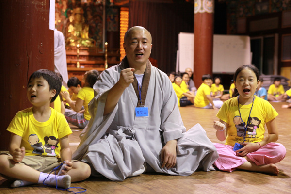 Hình ảnh  khóa tu mùa Hè cho Thanh thiếu niên  tại Tổ đình Hải Ấn Cổ Tự (Haeinsa) Hàn Quốc