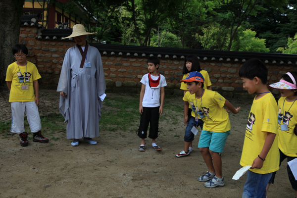 Hình ảnh  khóa tu mùa Hè cho Thanh thiếu niên  tại Tổ đình Hải Ấn Cổ Tự (Haeinsa) Hàn Quốc