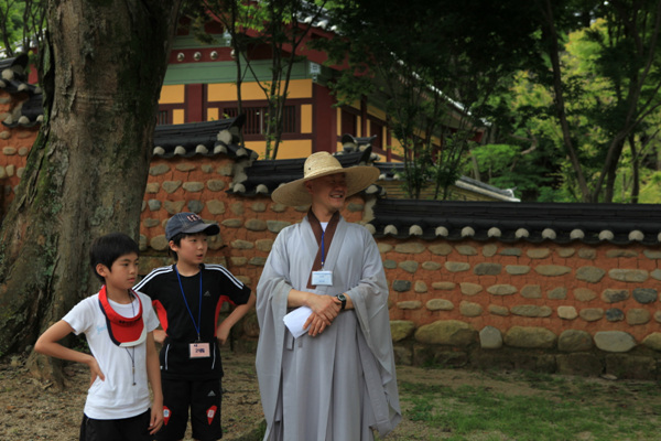 Hình ảnh  khóa tu mùa Hè cho Thanh thiếu niên  tại Tổ đình Hải Ấn Cổ Tự (Haeinsa) Hàn Quốc