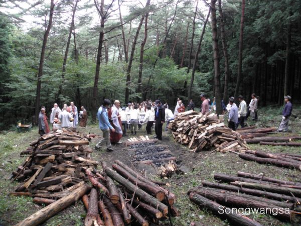 Tang lễ nữ Bồ tát (tại gia) Bửu Kính Hoa, Hàn Quốc