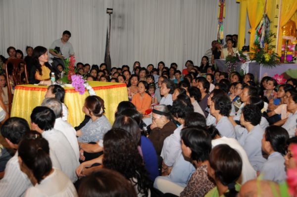 Buổi tọa đàm &quot;Tình yêu thương và mầm sống&quot;