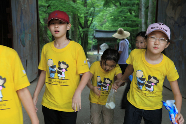 Hình ảnh  khóa tu mùa Hè cho Thanh thiếu niên  tại Tổ đình Hải Ấn Cổ Tự (Haeinsa) Hàn Quốc