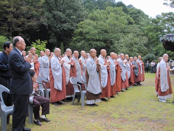 Tang lễ nữ Bồ tát (tại gia) Bửu Kính Hoa, Hàn Quốc