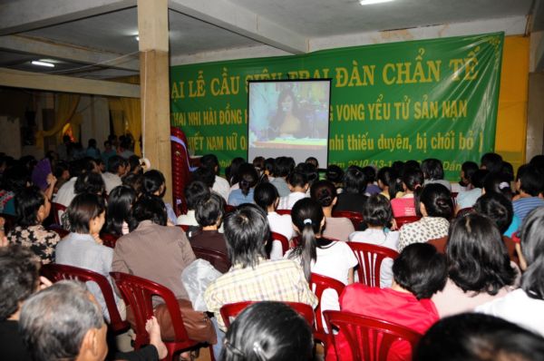 Buổi tọa đàm &quot;Tình yêu thương và mầm sống&quot;