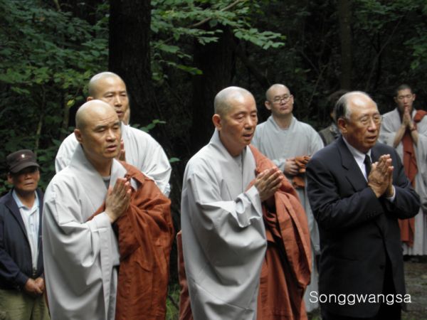 Tang lễ nữ Bồ tát (tại gia) Bửu Kính Hoa, Hàn Quốc