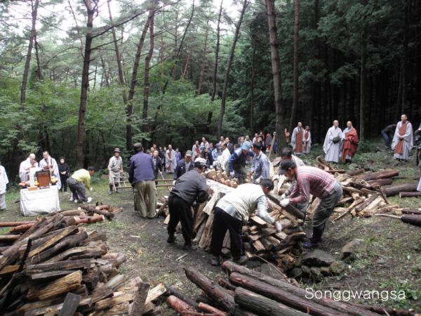 Tang lễ nữ Bồ tát (tại gia) Bửu Kính Hoa, Hàn Quốc