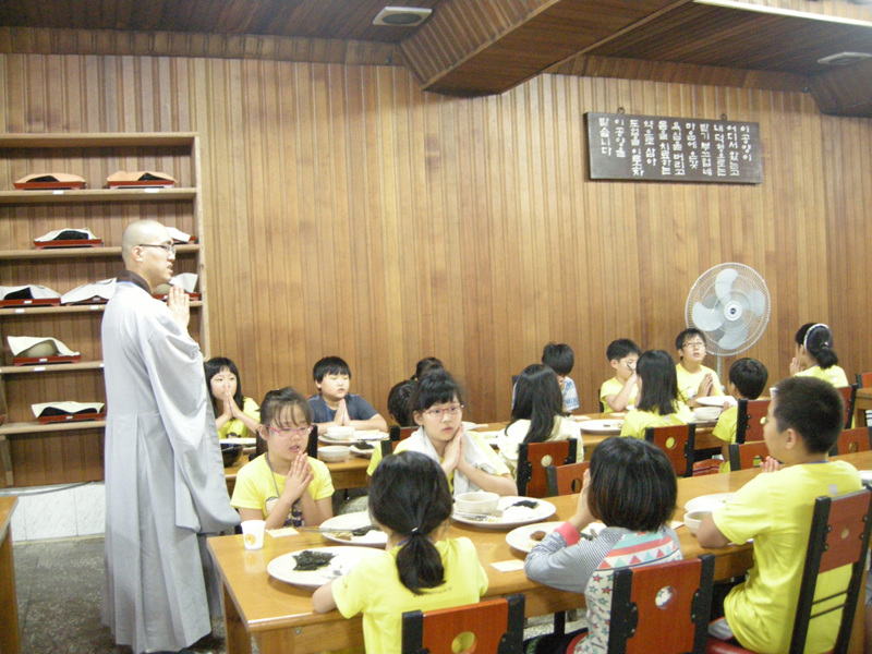 Hình ảnh  khóa tu mùa Hè cho Thanh thiếu niên  tại Tổ đình Hải Ấn Cổ Tự (Haeinsa) Hàn Quốc