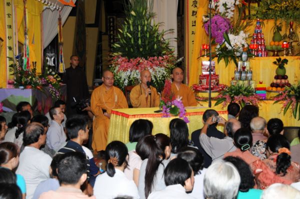 Buổi tọa đàm &quot;Tình yêu thương và mầm sống&quot;