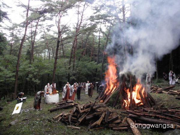 Tang lễ nữ Bồ tát (tại gia) Bửu Kính Hoa, Hàn Quốc
