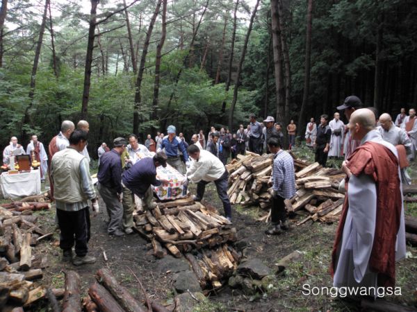 Tang lễ nữ Bồ tát (tại gia) Bửu Kính Hoa, Hàn Quốc