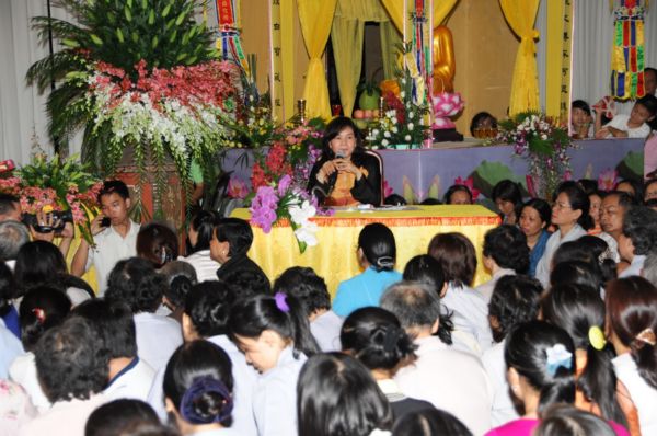 Buổi tọa đàm &quot;Tình yêu thương và mầm sống&quot;