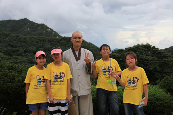 Hình ảnh  khóa tu mùa Hè cho Thanh thiếu niên  tại Tổ đình Hải Ấn Cổ Tự (Haeinsa) Hàn Quốc