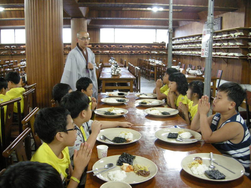 Hình ảnh  khóa tu mùa Hè cho Thanh thiếu niên  tại Tổ đình Hải Ấn Cổ Tự (Haeinsa) Hàn Quốc